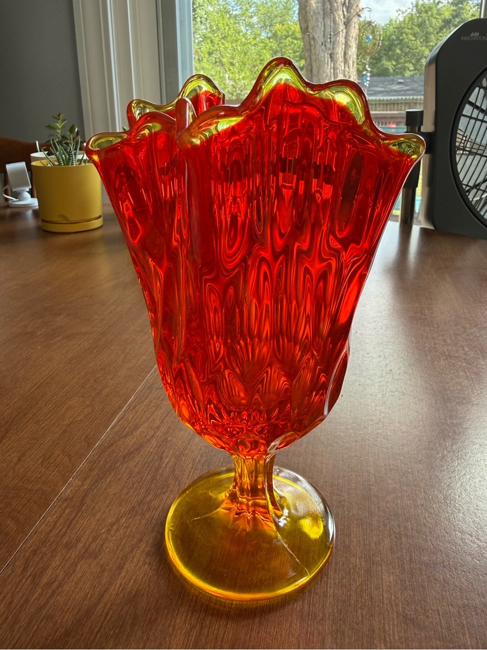 Vintage Fenton thumbprint handkerchief vase - Picture 1 of 11